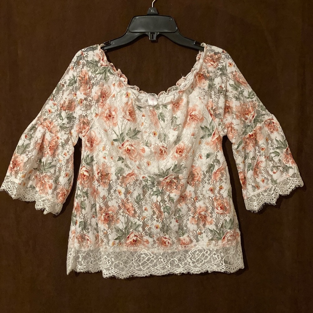 Rose print lace top juniors size M 7/9 great condition